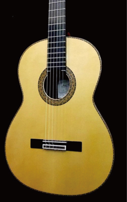 白い(黄色い)見た目のクラシックギター