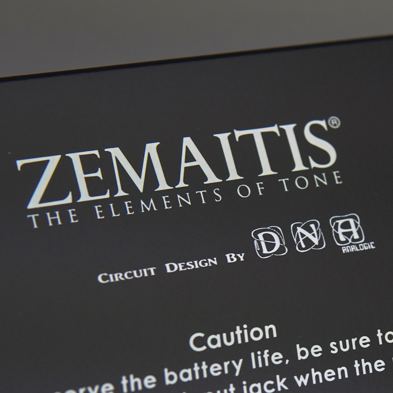 全世界100個限定！ゼマイティス・ギターの彫金デザインを投入