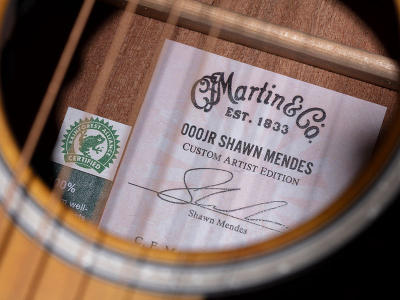C.F.Martin Guitar 000JR-10E Shawn Mendes GLAM PHOTO 3