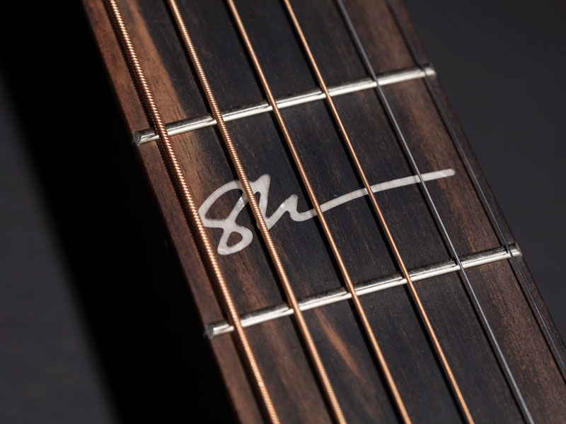C.F.Martin Guitar 000JR-10E Shawn Mendes GLAM PHOTO 4