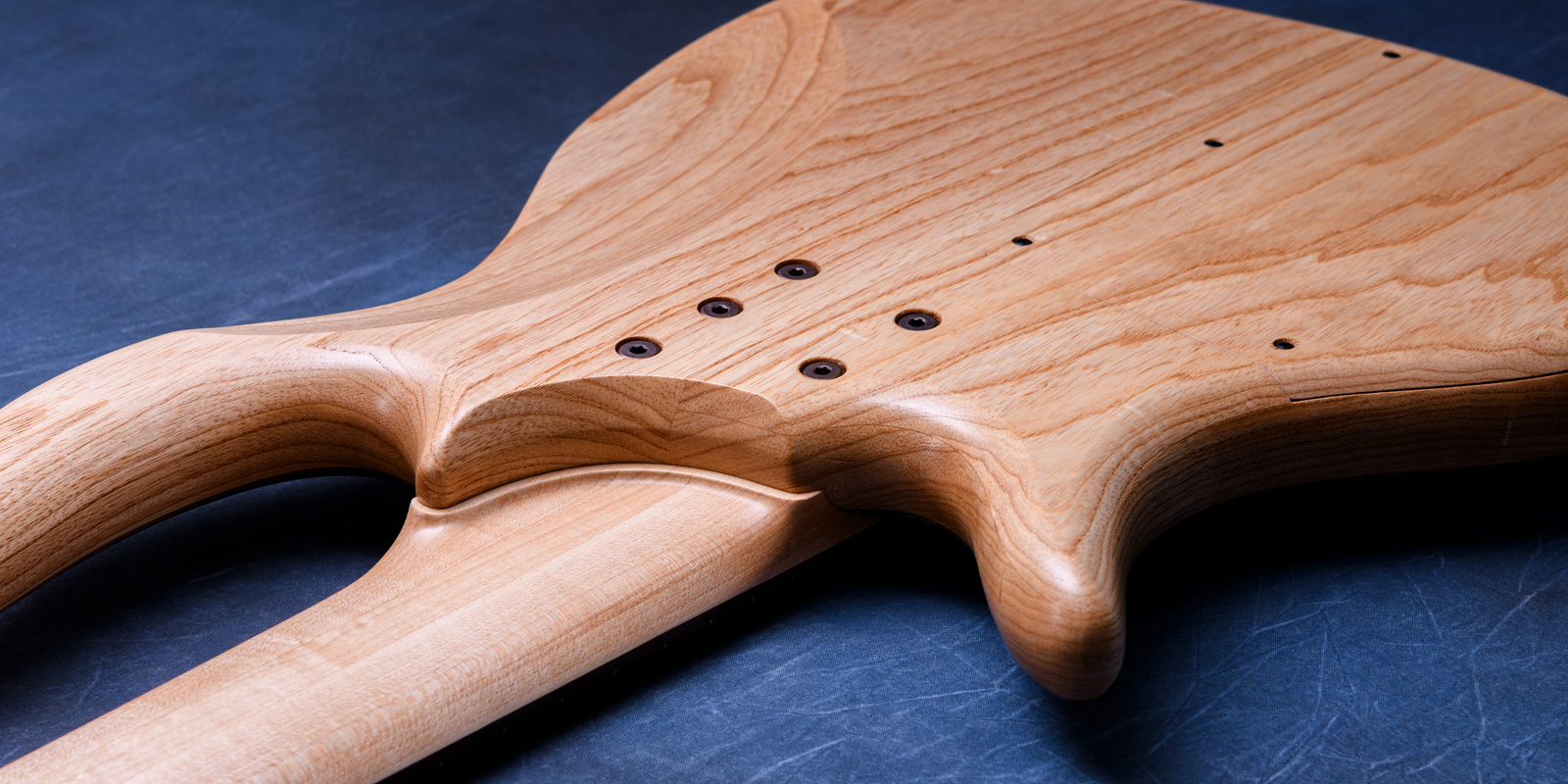 Elrick Bass Guitars Gold Series e-volution 5 Curly Black Line Spalted Maple Top