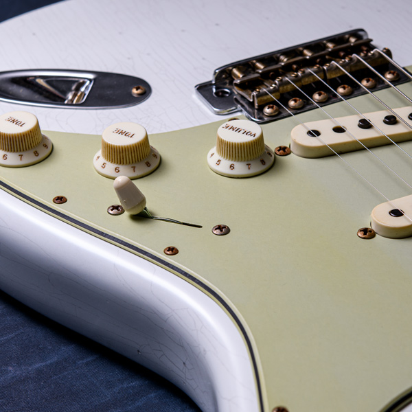 Fender Custom Shop Limited Edition '62/'63 Stratocaster® Journeyman Relic® RW Aged Olympic White