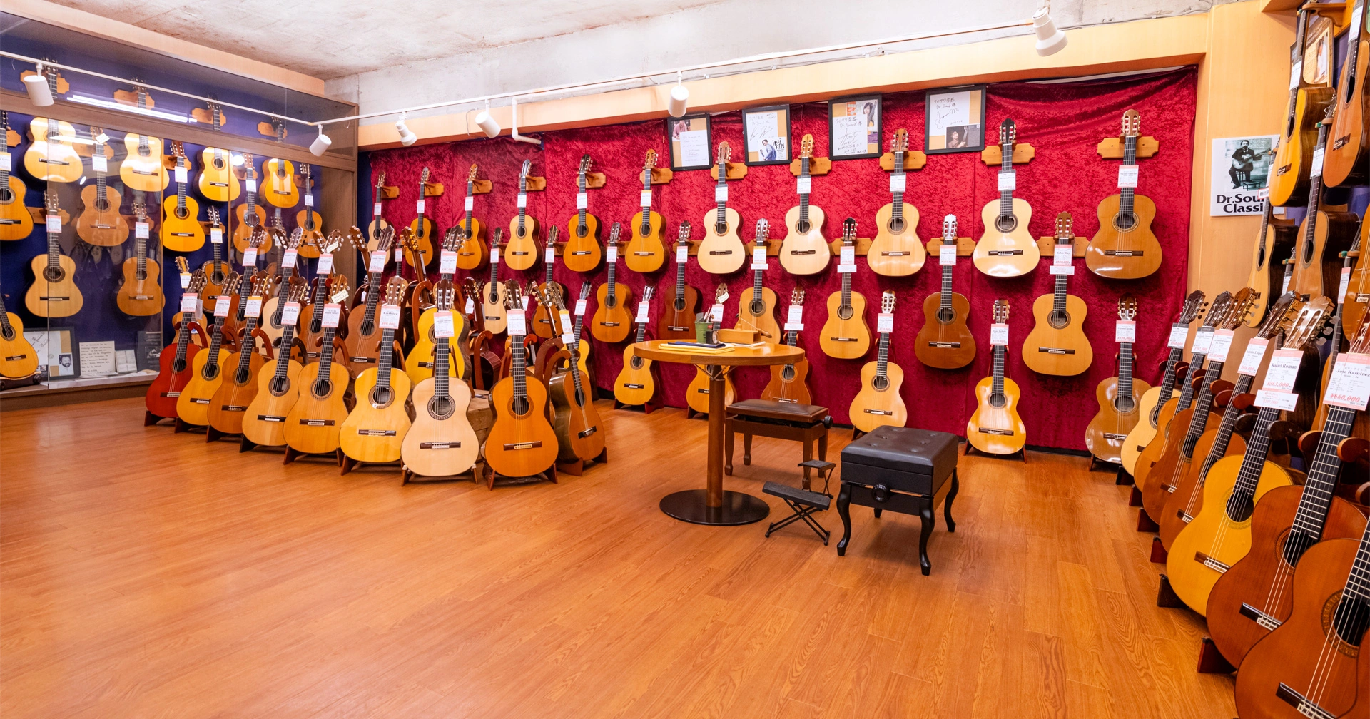クロサワ楽器ドクターサウンドクラシックギター専門フロア