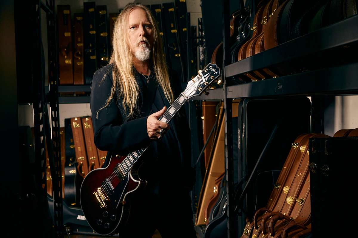 JerryCantrell_Gibson22_JW_636_Large_V1