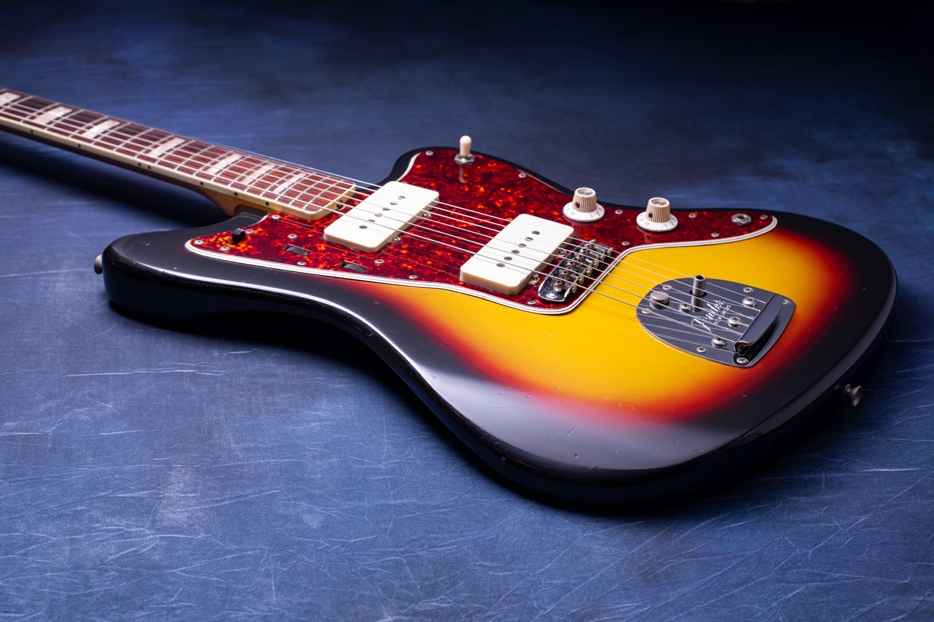 Fender Jazzmaster 1966 -3Tone Sunburst-